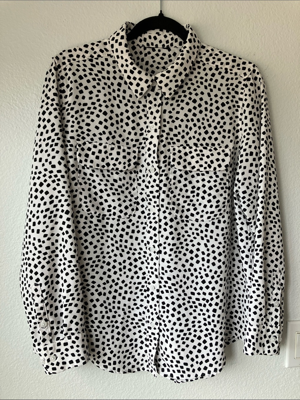 Black & White Spot Print Long-Sleeve Shirt - Classic Button-Up Large